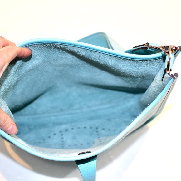Hermes Evelyne Clemence bag in light blue - Picture 4 of 5